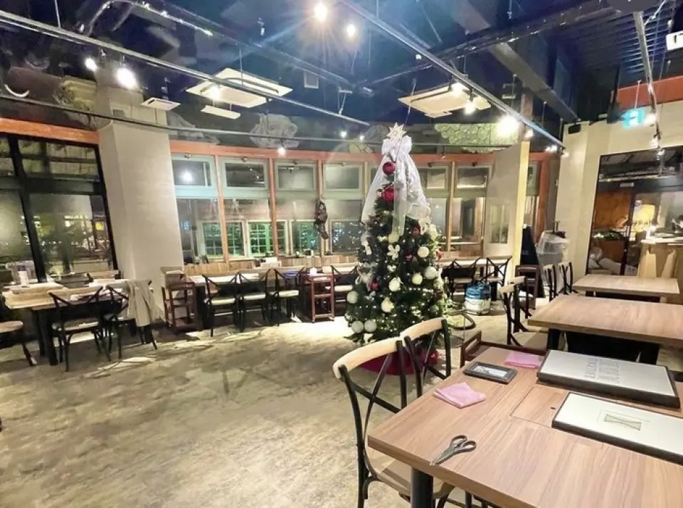 我们非常注重保持餐厅宽敞、干净，以便每个人都能安心用餐。