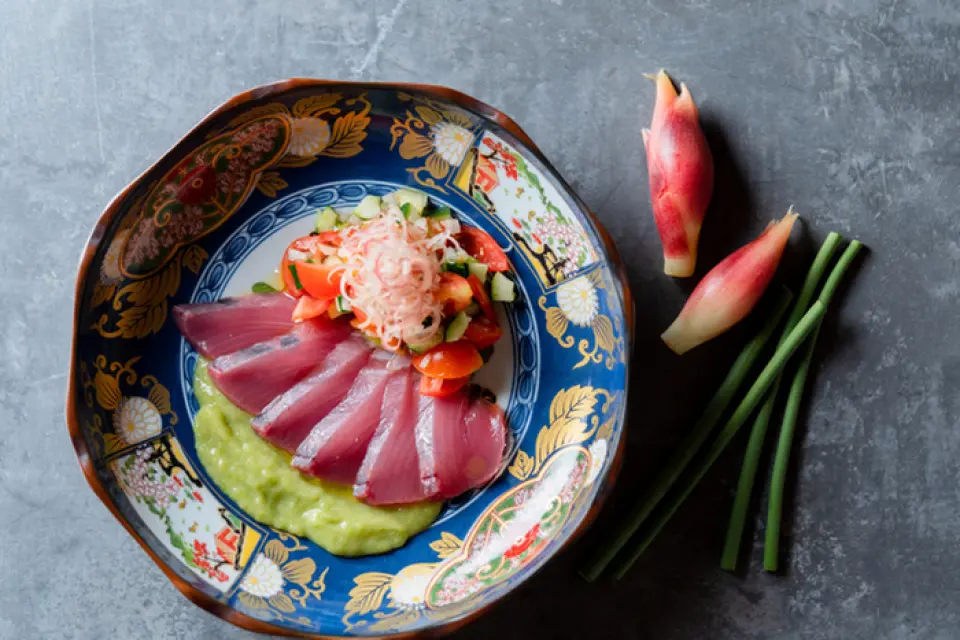 We offer a new style of Okinawan cuisine that can only be enjoyed here! [Island Bonito Fisherman Sauce] is a dish that protects the local traditions of Miyakojima, a modern arrangement of the traditional way of eating Miyakojima fishermen. This sauce is a sauce that we are proud of, developed exclusively for the island's bonito.
