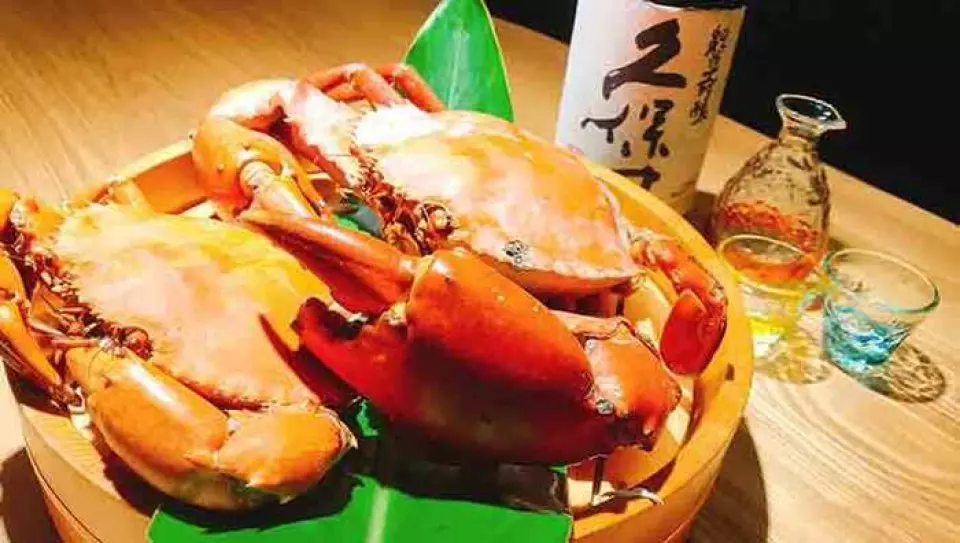 The rare wild mangrove crab was featured on the August 14, 2023 broadcast of "TBS Ravit" and the October 27, 2023 broadcast of "TBS Metal Bat's Miyakojima Travelogue." The crab is a rare ingredient that is only available in very small quantities, about 3-4 cups per month, and sometimes goes for months without a shipment. The meat is fluffy and delicious. It is an ingredient that fascinates those who eat it. Enjoy it with our homemade crab vinegar made from shekwasha and yuzu. Even when it arrives, it sells out quickly, so please call us to check the availability.