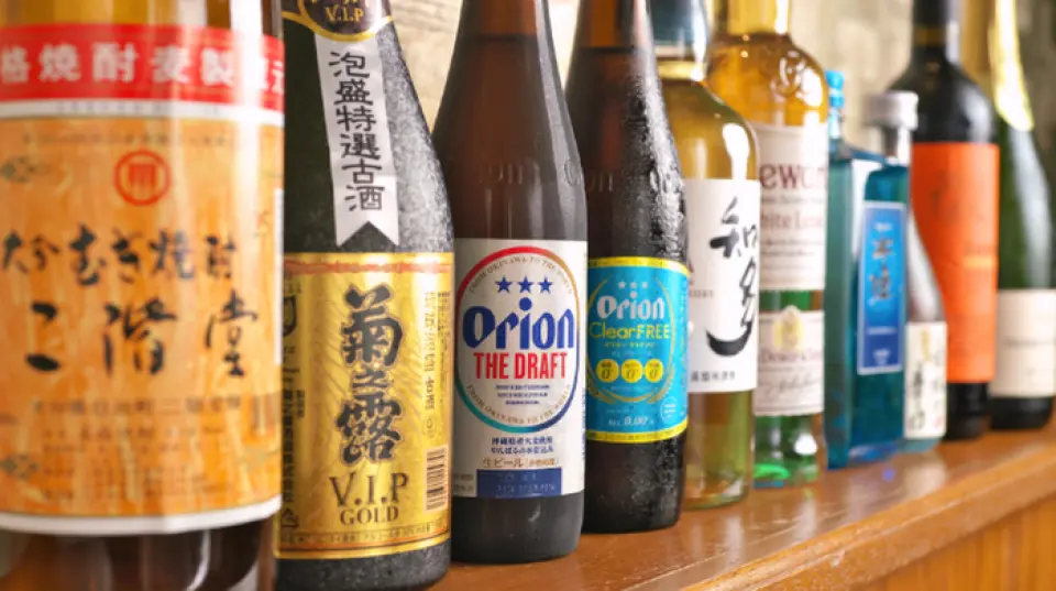 本店的風格是瓶裝沖繩縣的標準啤酒「Orion啤酒」！我們也提供各種麒麟啤酒和朝日啤酒以及泡盛酒。我們提供「Shikwa Sour」和「Acerola Sour」等清爽易飲的風味酸酒。不要錯過未來將添加到菜單中的中心清酒。