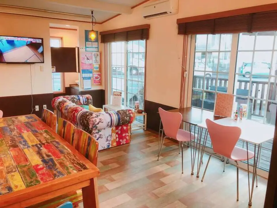 The warm interior of the store has a relaxing and comfortable atmosphere. If you want to enjoy a relaxing cafe time, we recommend ordering coffee made with organic beans.