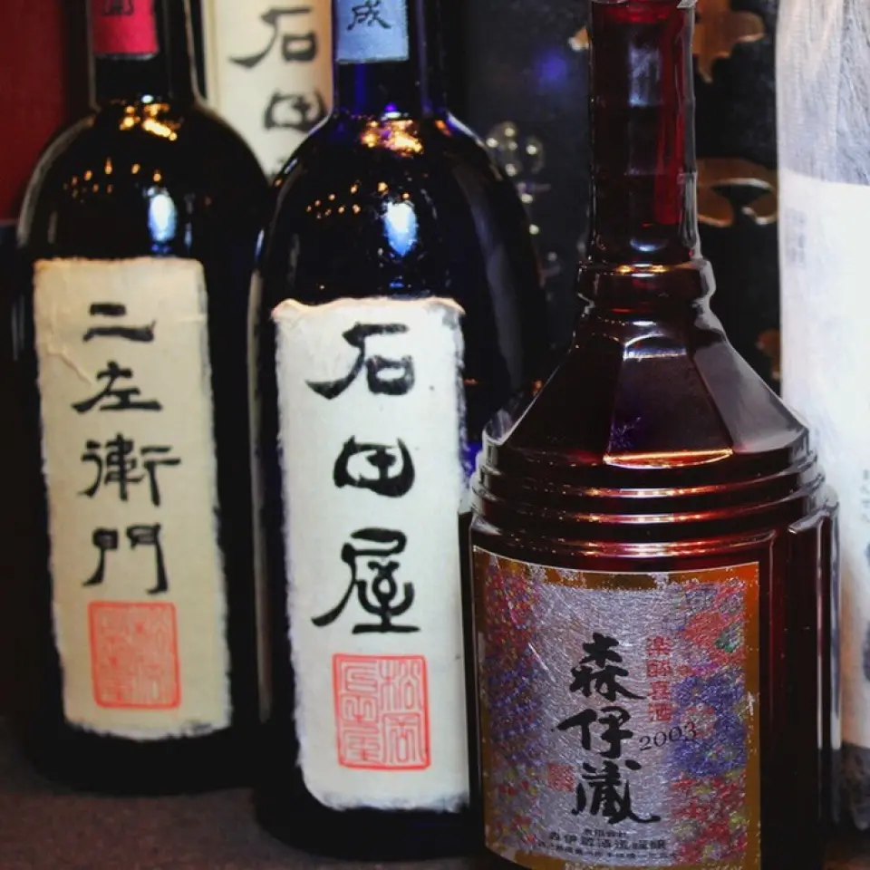 本店销售通过自己独特的渠道采购的“国龙石田屋”、“国龙二左卫门”等高级清酒，以及稀有的烧酒“森井鹤水纪酒”。仅发货 3,000 瓶。 *由于这是贵重物品，我们可能无法准备。