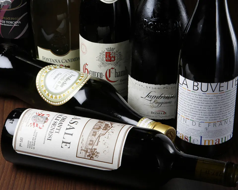 Sparkling wine, red and white wine toast service, surprise plate for anniversaries, discount coupons for all-you-can-drink, etc. Can be used for various occasions with family, friends, couples, etc.