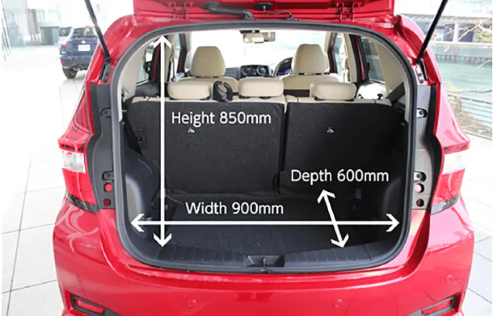 The size of the PH2 class model rear trunk for car rental in Tokyo