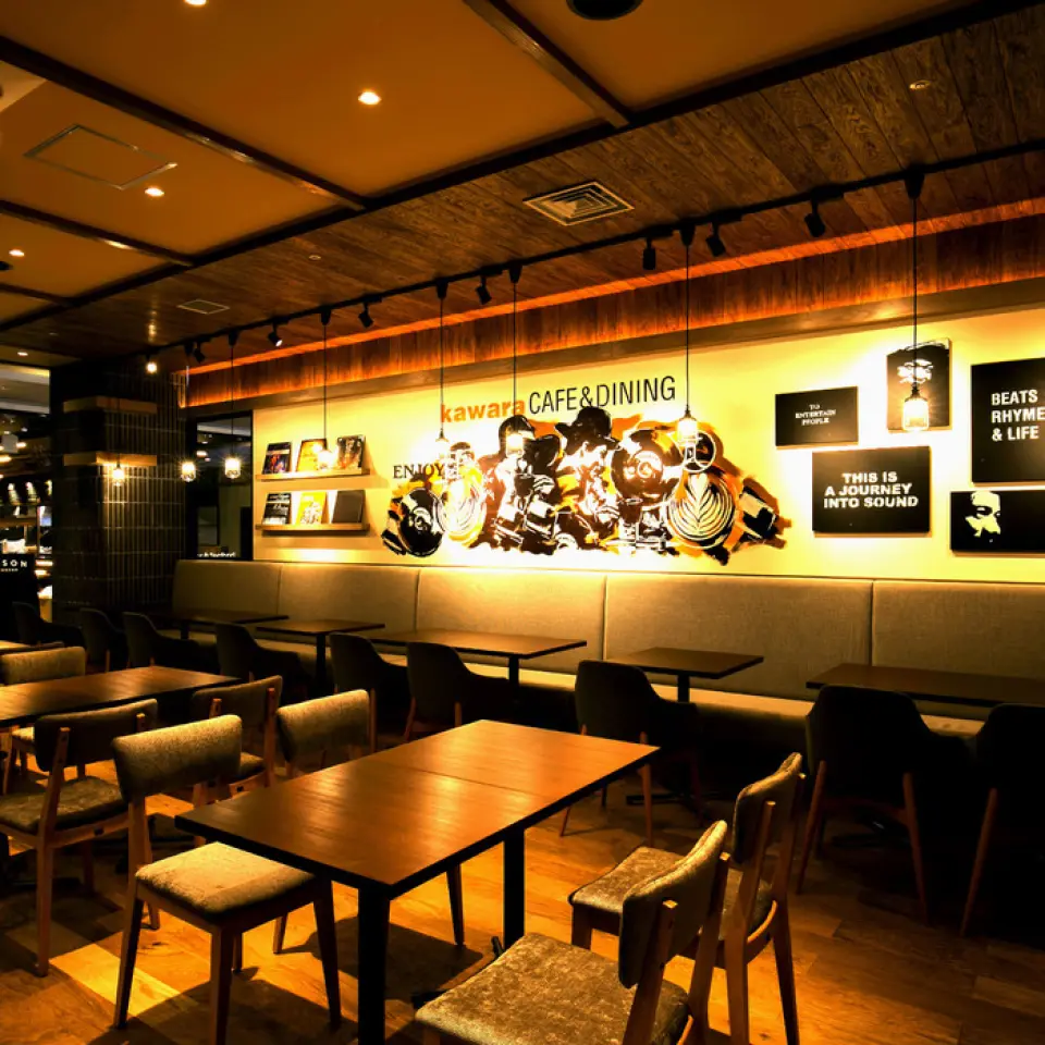 The restaurant has counter seats that are comfortable for single diners, table seats where customers with children can relax, and plenty of sofa seats where you can relax comfortably.