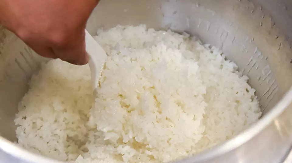 Our restaurant serves "white rice" cooked in a special kettle. We use large Kyushu-grown rice that is perfect for mixing with the sauce, and we polish only the amount we will use that day in-store every day. We can cook a lot at once in one kettle, but by cooking small amounts at a time, the rice will dance well and become delicious. Enjoy a blissful moment as you savor the glossy white rice together with Japanese black beef. We also recommend finishing off with rice topped with raw egg and special tamari soy sauce!