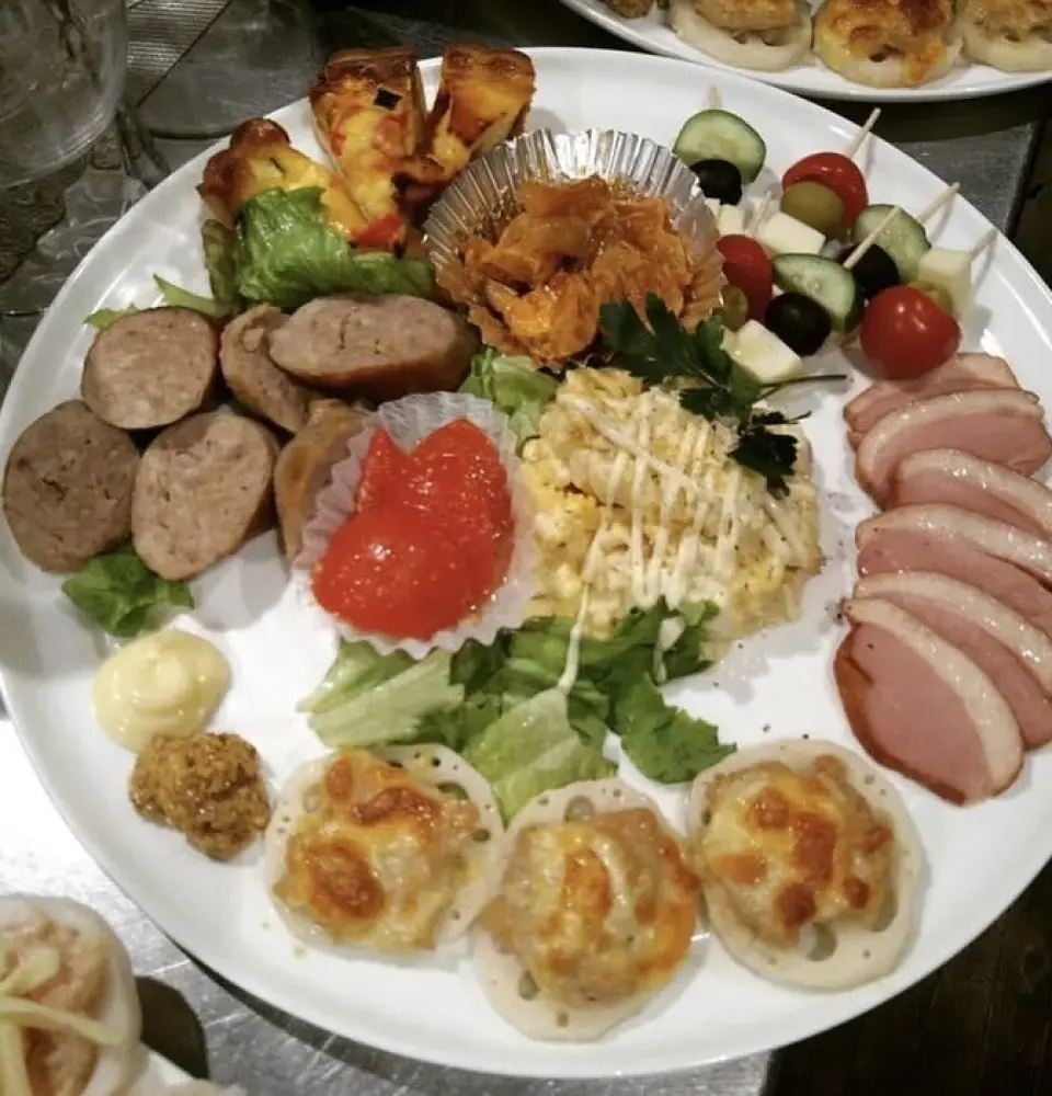 We offer about 13 kinds of colorful hors d'oeuvres made with plenty of local vegetables and seasonal ingredients. Orders start from 1,000 yen, and we also accept takeout and delivery. Enjoy the fun of choosing and spend a moment that will put a smile on your face. We also offer about 25 types of standard drinks that go well with the food, such as beer and cocktails. Please feel free to visit us as we can be used for various occasions, including business entertainment and anniversaries of loved ones.