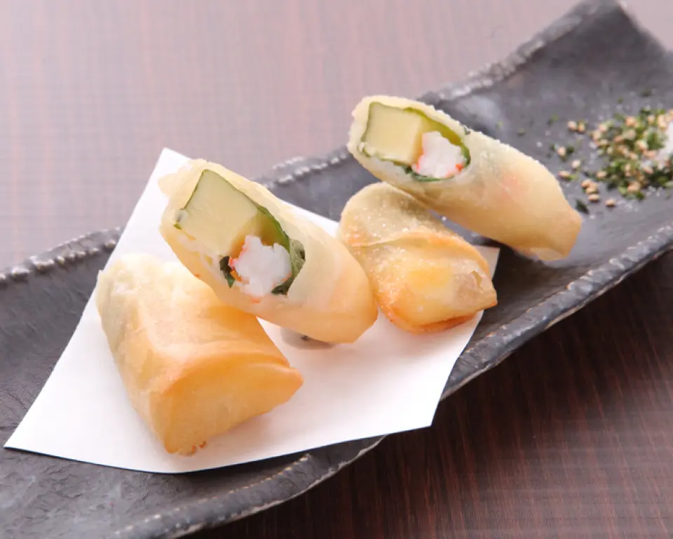 The restaurant offers a wide selection of delicious dishes, including fresh seafood and original dishes made with carefully selected ingredients! The crispy and melty [Shrimp and Cheese Green Shiso Spring Rolls] are the perfect accompaniment to beer ☆ Customers are always coming back for more ◎ In addition to seafood, the [Grilled Local Chicken] is also a popular menu item, with an order rate of over 80%! Enjoy your drink with the savory meat juice ☆ Be sure to check out the seasonal specialties as well as the standard menu!