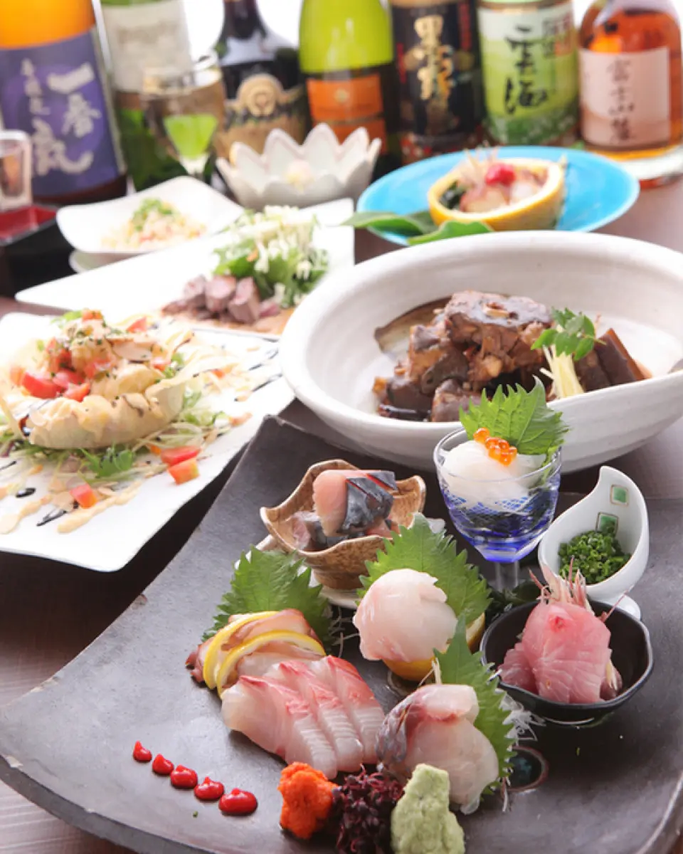 We are particular about "seasonality" and "freshness," so we use carefully selected ingredients that arrive on the day and fresh fish caught that morning to prepare the best dishes of the day! We will prepare kaiseki-style dishes to suit your budget, number of people, and occasion, including [seasonal fish sashimi platters], seafood dishes that make the most of the ingredients, and creative dishes using seasonal vegetables. <From 3,500 yen> With a wide variety of all-you-can-drink options, it is perfect for year-end and New Year parties!!