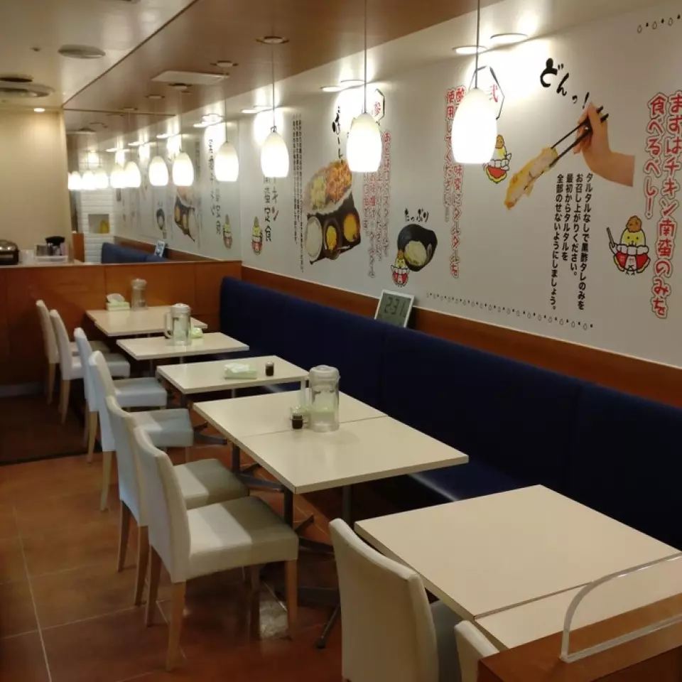 Takamotoya Black Vinegar Chicken Nanban Set Meal is located on the 11th floor of Saint City. The restaurant has a relaxed atmosphere where you can enjoy your meal at your leisure. We only have convenient table seating available. We also accept reservations for groups after 7pm. Please contact us in advance if you wish to do so. We also serve alcohol, so it's perfect for a quick drink or a party. It can be used for a variety of occasions, such as lunch, a get-together with friends, or a drink after work.