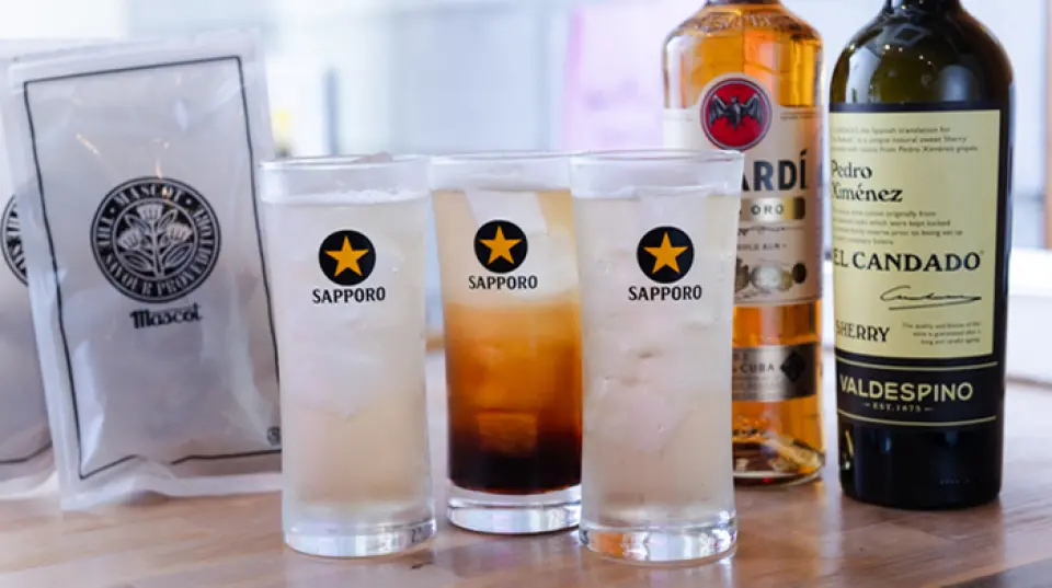 推荐原创“藤原海波杯”！ ！将香料浸泡在朗姆酒中，然后用苏打水稀释而成的酒精饮料，有清爽型、下巴型、甜味型三种。 ◎【Sou】是一种果香和辛辣的饮料，是用混合香料腌制而成的，而【Chin】是。用八角茴香和肉桂制成的饮料，[甜]用甜雪利酒创造出类似于朗姆酒葡萄干的甜味！适合搭配炸串和烤鸡肉串的柠檬酸酒也很丰富！