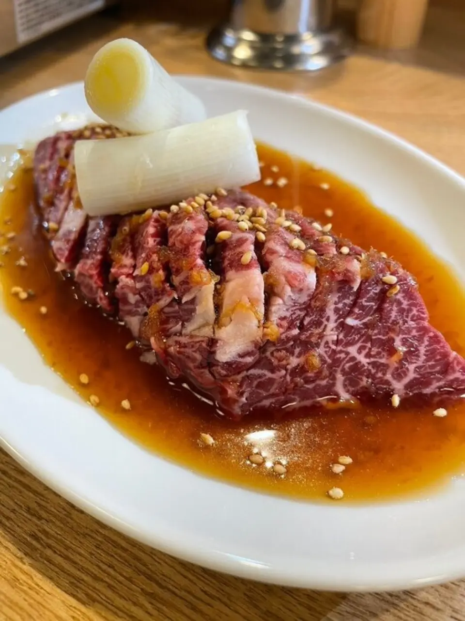 Our restaurant opened on April 17, 2024. We purchase an entire cow of Japanese Black beef carefully selected by the manager himself and serve it to you. We purchase A5-ranked female cows. The meat has fine marbling, so you can enjoy its tenderness and flavor. Our hidden specialty, kalbi, is made only from female cows, so it is not greasy and has a mild texture. It is a dish characterized by its gentle flavor. Enjoy it with our proud sauce. Don't miss out on the fresh offal such as "jo-mino" and "tetchan"!