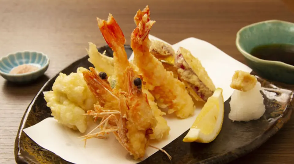 We carefully select only the best ingredients, and you can enjoy a wide range of dishes from tempura, steak, sashimi, and seafood from the land.