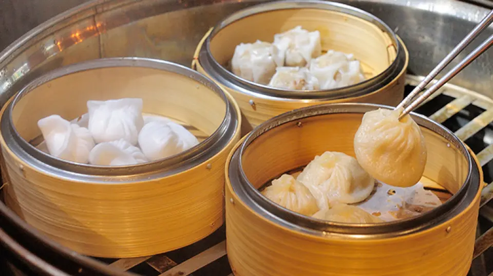 You can also enjoy Chinese food from the popular restaurant "CHI・i・NA." If you're feeling greedy, this is the place for you!