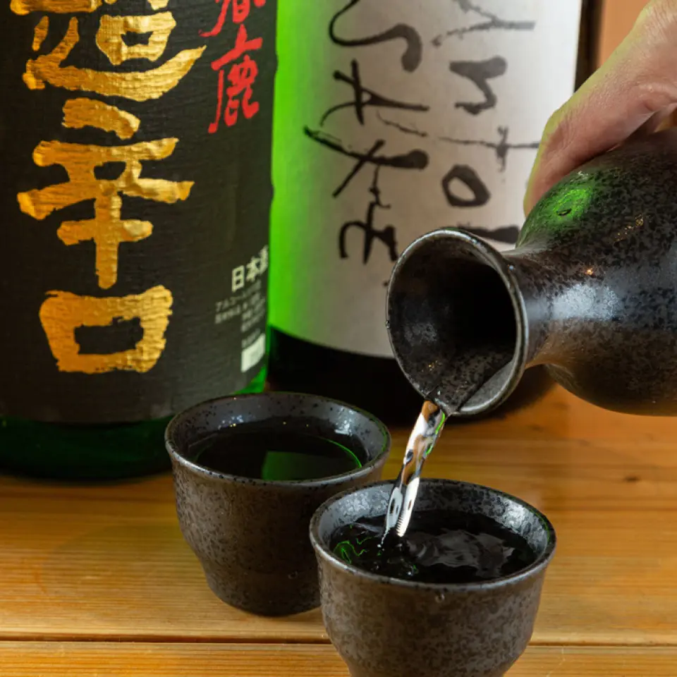 When you think of Okinawa's alcoholic beverage, you think of "Awamori"! We always have over 40 types of Awamori from all over Okinawa in stock. We also have an "Okinawa Island Tour Set" where you can enjoy tasting three types of sake, so you can combine three of your favorite brands. Try different types and find your favorite one. Also, if you try all the types of Awamori we carry, you can take your favorite Awamori home with you♪ We're running a stamp rally, so please come and visit us as many times as you like!