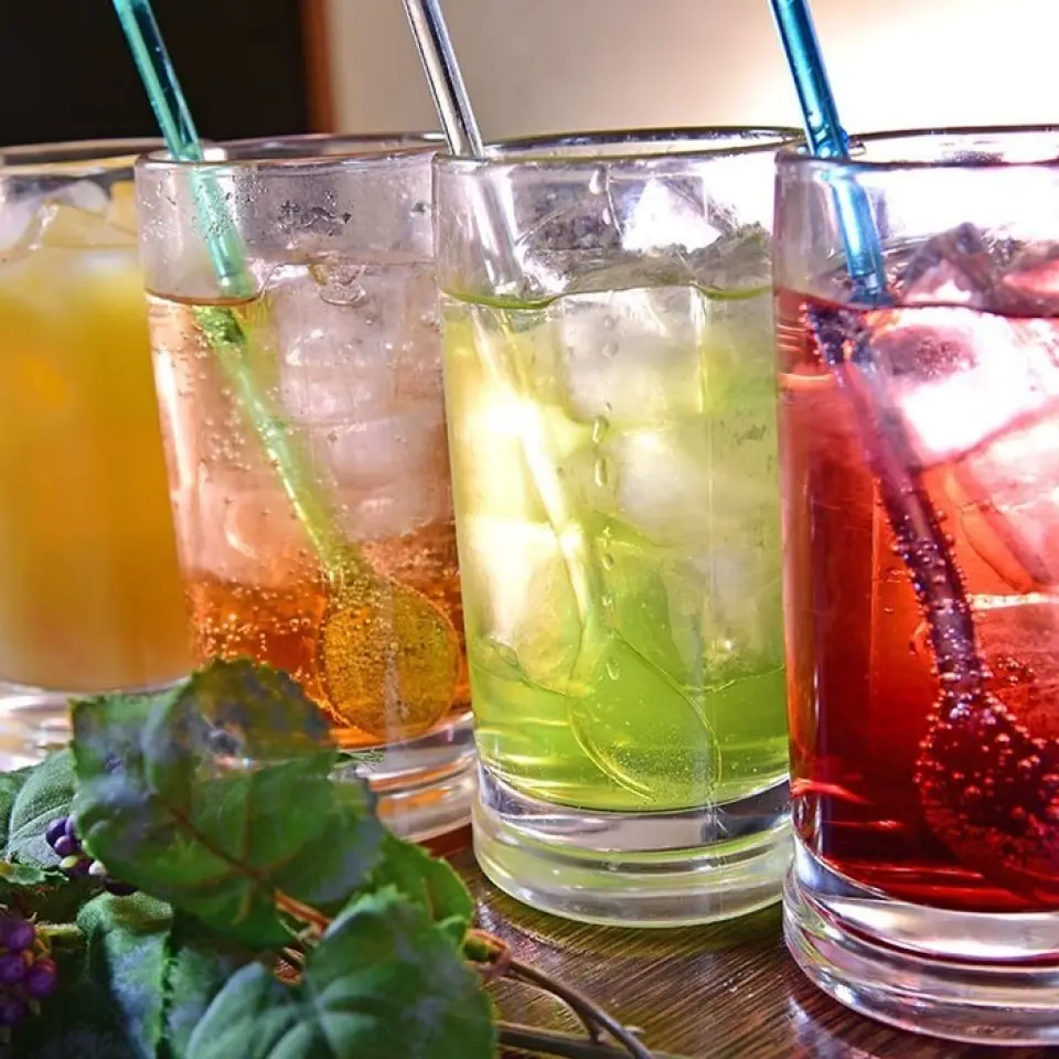 A must-see for those who just want to drink! All drinks are 330 yen! A 2-hour all-you-can-drink plan is also available for a bargain 1,099 yen! A 30-minute all-you-can-drink plan is perfect for a quick drink, and costs 330 yen! Draft beer is also included. This is an izakaya that is easy to use and will be great for students. All food is also served for 330 yen, so we are proud of the fact that you can enjoy a drinking party at a great price. Please feel free to drop by for a girls' night, a meal after a concert or live show, or a drinking party after shopping.
