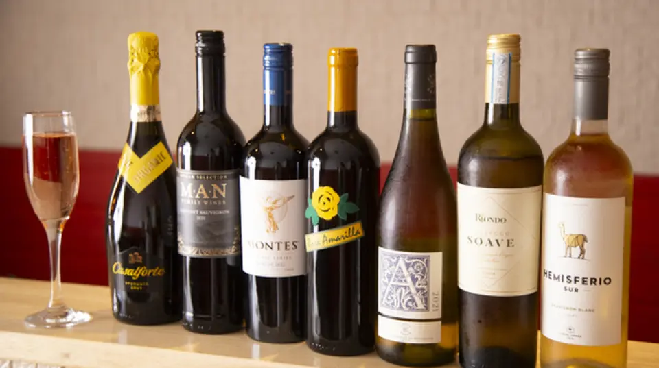 We are proud of our wines. We stock several types by the glass and bottle. Half of them are organic wines that are popular among women. Please enjoy them with our Chinese and Italian-style dishes. We also have a selection of standard drinks. Please enjoy a supreme moment with your favorite glass in hand.