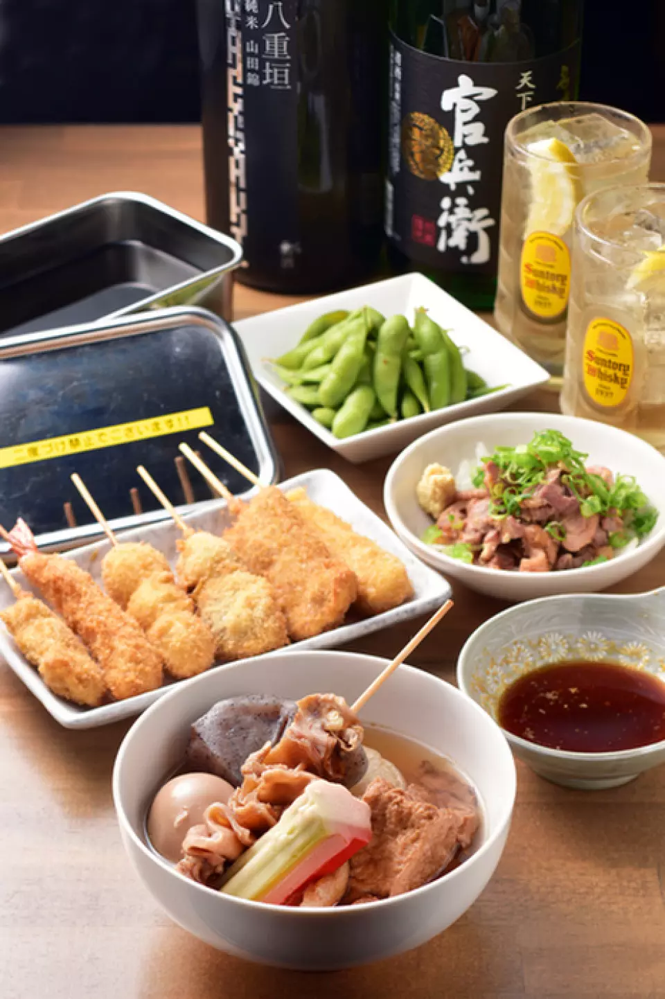 姬路關東煮等當地美食應有盡有！本店在許多電視節目中介紹過的蕎麥麵和烏龍麵混合而成的“Champonyaki”中添加了牛筋湯！ 除了“Hinepon”之外，根據不同的情況，我們還準備了姬路當地的菜單。