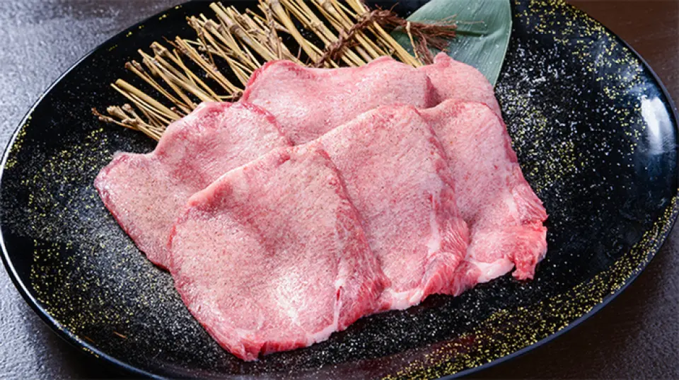 所有瘦肉和牛均经过精心挑选，尺寸为 A4 或更大。您可以品尝到注重品质的高品质肉类。为了最大限度地发挥肉的美味，我们提供适合每种切法的切法。准备工作也做得很仔细。搭配清爽的自制酱汁也很美味！除了丰盛的菜单外，我们还提供黑板菜单，您可以在这里享用当天最推荐的肉类。