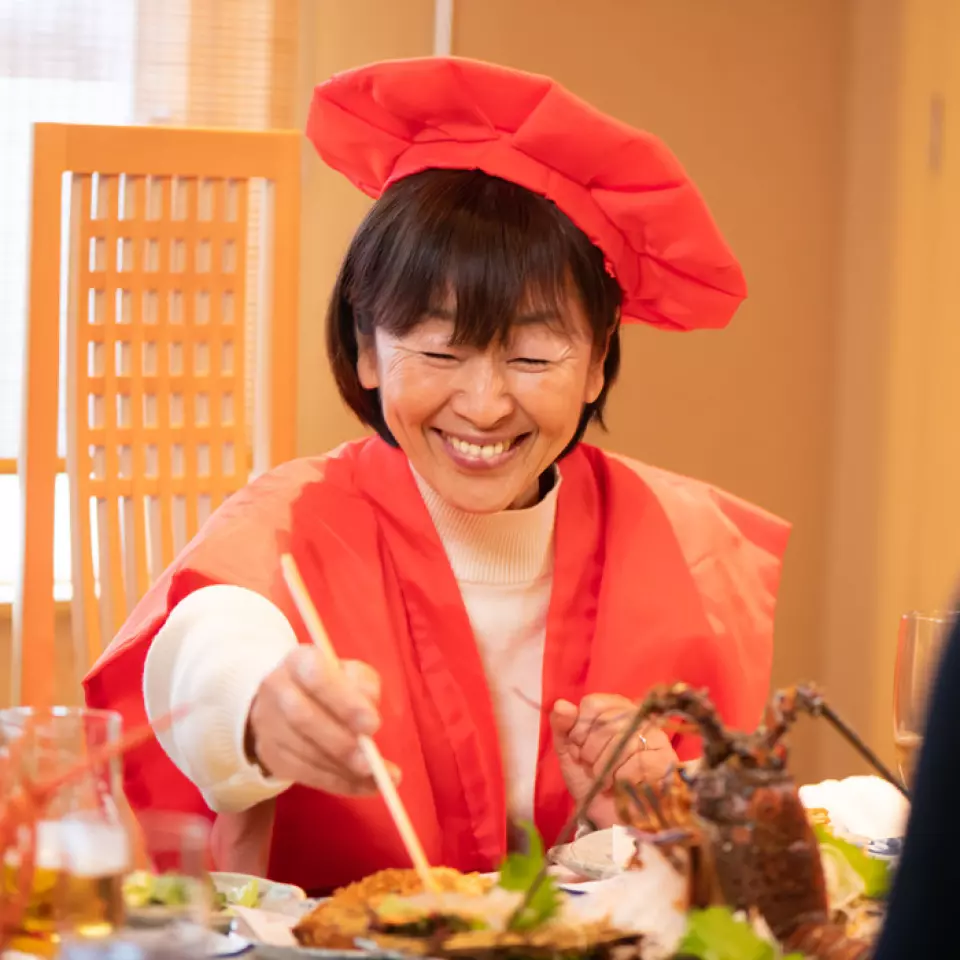 許多顧客都用Chunagon來慶祝他們的60歲生日。您可以在享用最適合慶祝長壽的伊勢龍蝦的同時，與家人和親戚一起慶祝重要時刻，度過一段美好而難忘的時光。我們還提供 Chanchanko 服裝，因此請在預訂時告知我們。