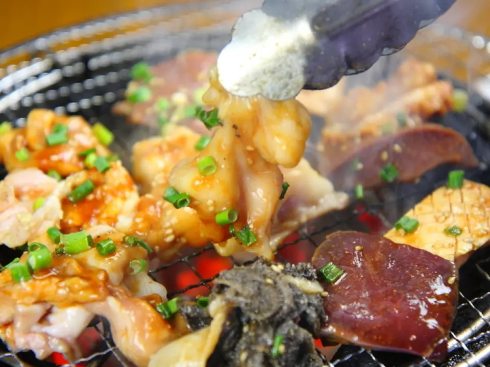 在七輪燒的芳香讓人胃口大開的空間裡，您可以以實惠的價格品嚐到嚴選的優質國產肉。盡情享受美味可口的肉類！