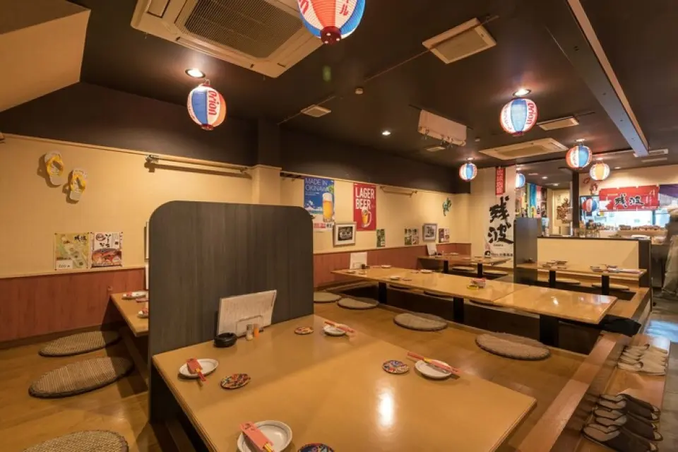 There are partitions at each table! If you remove the partitions, there is a private room (for 4-8 people) at the back of the restaurant that can accommodate up to 36 people. There is also a private room (for 2-3 people) at the entrance of the restaurant.