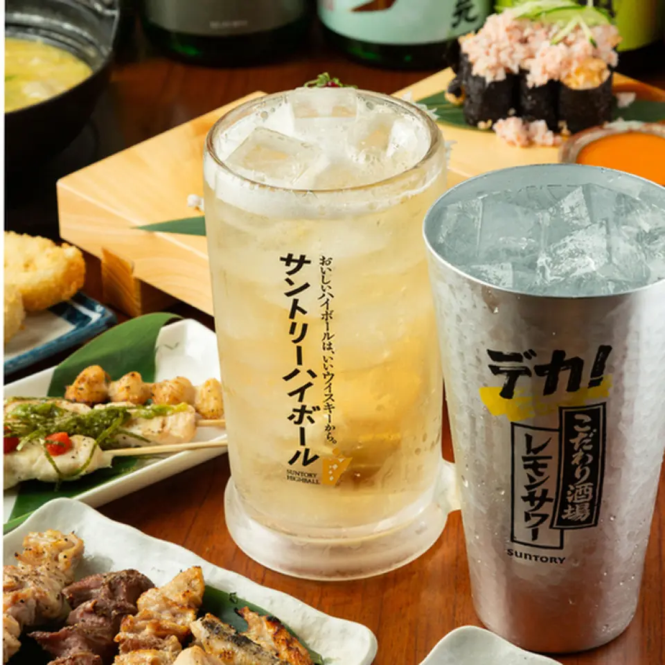 每天都有歡樂時光持續到晚上7點！高球檸檬酸只需88日元！還可以以176日圓的超值價格享用超級高球酒和大檸檬酸酒♪還有“烤雞肉串”、“炸串”以及“毛豆”等居酒屋標準菜單的豐富品種”、“chanja”、“ takowasa”和“hiyakko”，我們都可以為您提供！請隨意與您的朋友和同事一起使用♪