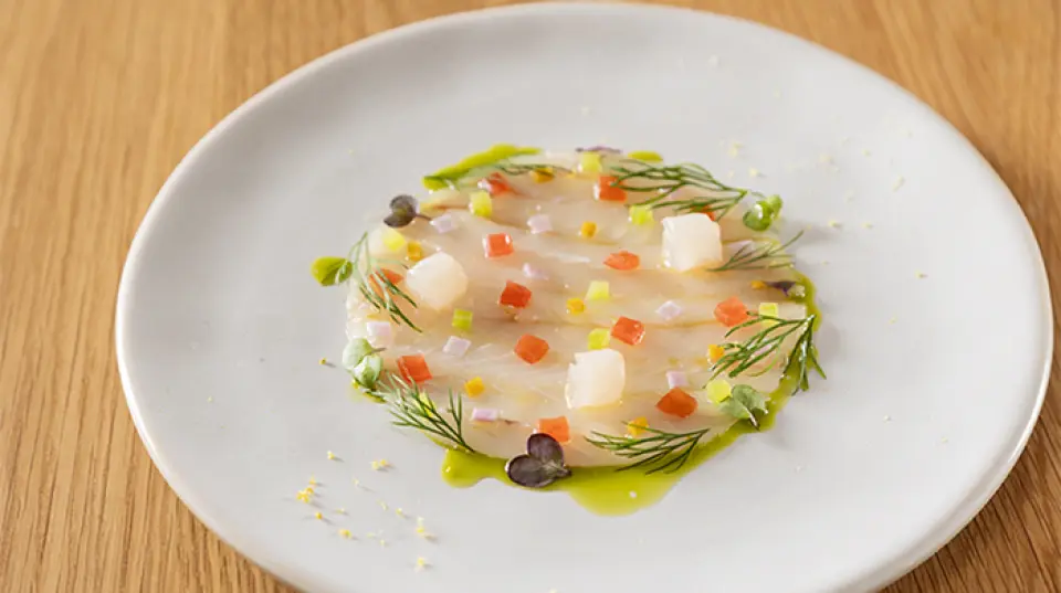 In the evening, we offer a dinner course that makes use of seasonal ingredients. Please note that reservations must be made by 12:00 the day before.