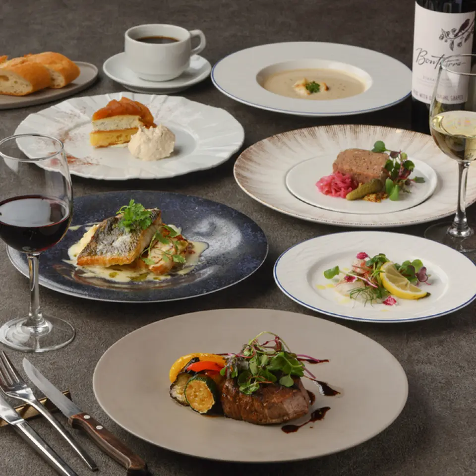 Enjoy an extraordinary experience on the top floor of a hotel directly connected to Sannomiya Station!