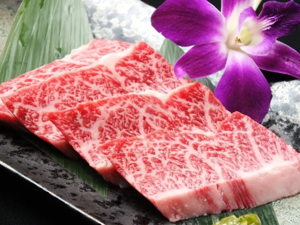 We offer carefully selected A5 grade Japanese Black Beef at reasonable prices! We offer rare Japanese Black Beef premium skirt steak (sourced from the same source as ultra-luxury restaurants) at a great price! We also recommend the rare Japanese Black Beef seared skirt steak sashimi (with chopped wasabi)♪