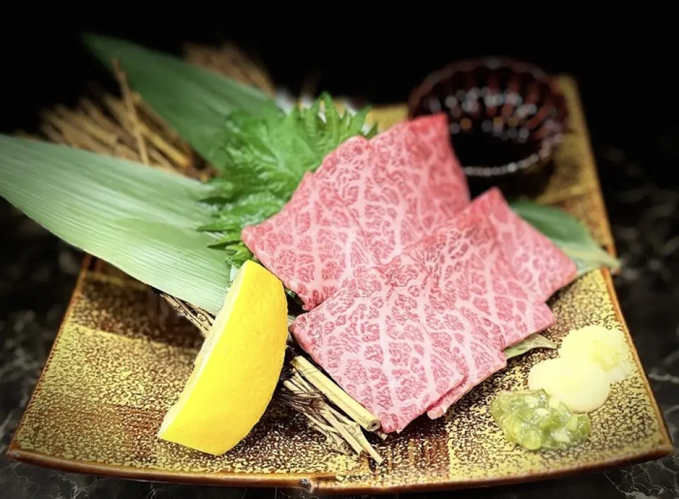 You can enjoy the finest raw meat, sourced from the same carefully selected ingredients as high-end restaurants. We offer the finest Wagyu beef sashimi, the finest raw Wagyu beef yukhoe, and Wagyu beef liver, which is eaten without cooking, at an amazing value for money.