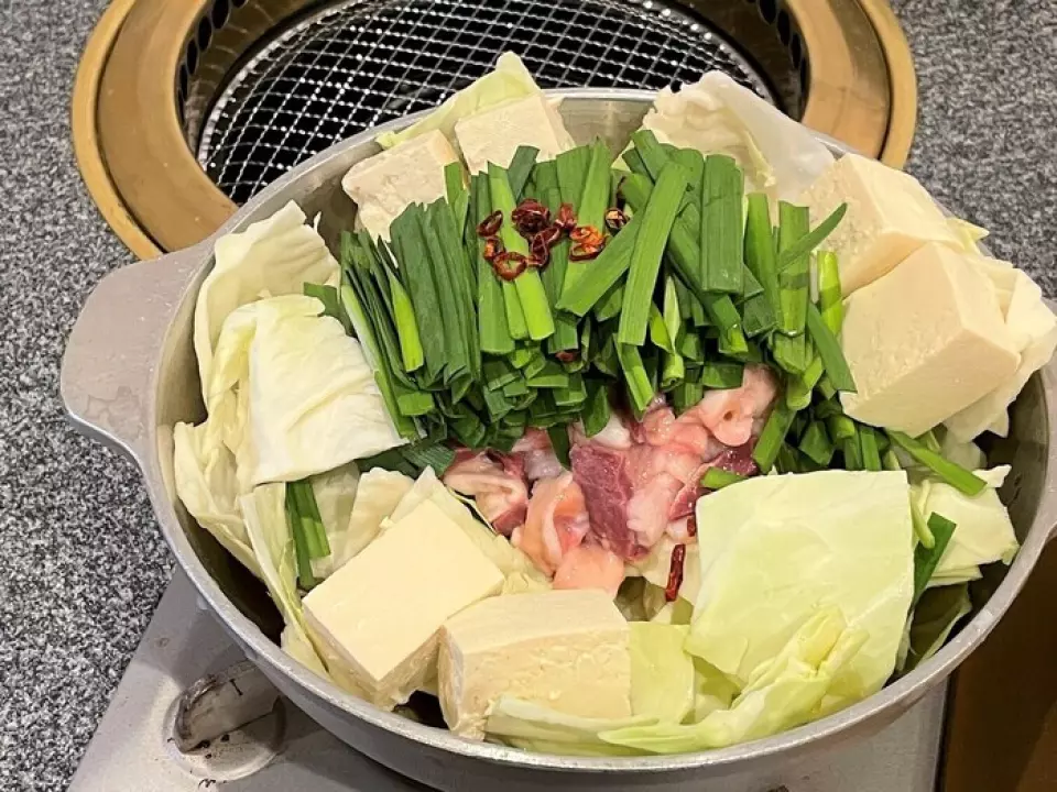The key to our "Motsunabe" is our secret homemade soup, which is light soy sauce based with just the right amount of garlic aroma. Furthermore, we use several different types of motsu, which is rare elsewhere, and the soup gets richer as it cooks. Orders are accepted for two or more people. Enjoy the overflowing juices and crunchy texture of the fresh motsu to your heart's content. The soup may sell out, so we recommend ordering early when you visit! Don't miss out on this unique taste♪