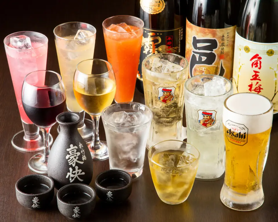 Ngoài Asahi Super Dry, chúng tôi còn có nhiều lựa chọn về rượu shochu, rượu sake, rượu highball, đồ chua, cocktail, v.v.