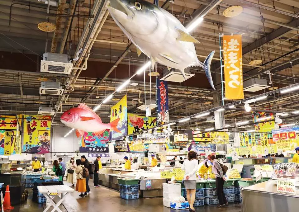 關西超人氣「Toretore市場」，集結新鮮海產、在地美食與特色伴手禮，盡享熱鬧又滿足的海鮮市場魅力。