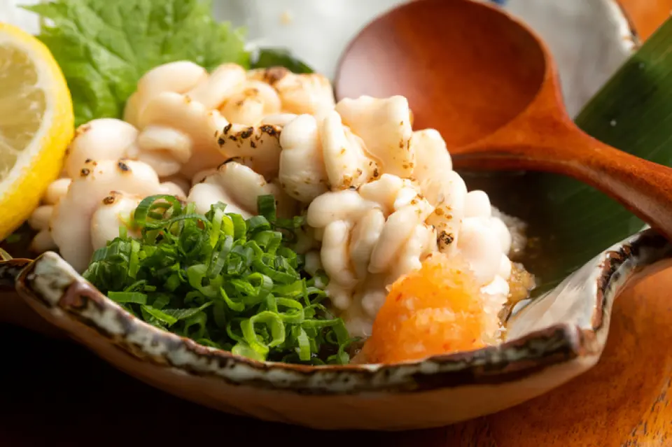 In addition to our year-round menu, we offer seasonal recommended menus every three months. In winter, we offer "milt" and "first-year oysters," as well as grilled fish, boiled fish, hotpots, and more, so you can enjoy the most delicious ingredients in season.