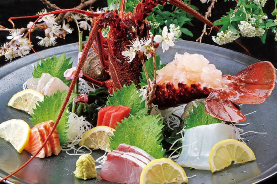 We offer a course where you can enjoy firm and plump spiny lobster. It is a luxurious course of 10 dishes including tempura and teppan, but is offered at a reasonable price of 3,000 yen! In addition, we also have the hearty "Live Sea Bream Sashimi Course (3,000 yen)" and the mild and nutritious "Live Horse Mackerel Sashimi Course (2,500 yen) ◎ All plans can be added with 2 hours of all-you-can-drink for an additional 1,500 yen, so please make a reservation for business entertainment, dinner parties, and various banquets!