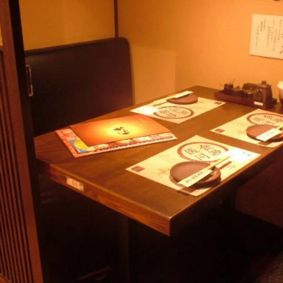 Private rooms available for small to large groups. Enjoy a relaxing and enjoyable time. There are a wide variety of seats in the restaurant, including tatami rooms, sunken kotatsu tables, and table seats. The private rooms are filled with a Japanese atmosphere and have indirect lighting, allowing you to spend a relaxing and calm time. The private rooms are perfect for dates and girls' nights, and are perfect for small groups! Book early as they are popular♪ *The photo is for illustrative purposes only.