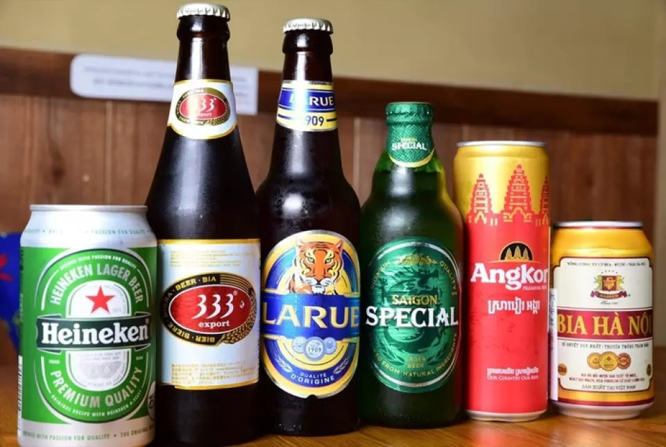 Sau bữa ăn, tại sao không nghỉ ngơi với một chút đồ ngọt? Món tráng miệng cổ điển Việt Nam ``Che'' gồm có trái cây nhiệt đới, đậu, khoai tây, bột sắn, shiratama (bánh bao trắng) và thạch thảo mộc. Chúng tôi cũng có các loại kem như ``Chem Cafe'' với cà phê Việt Nam và ``Chem Bo'' với bơ. Ngoài ra, còn có nhiều loại đồ uống đa dạng như “333”, “Bia Hà Nội”, cocktail. “Trái cây trong Bia Cocktail” đang trở nên phổ biến ở Việt Nam và cũng được phụ nữ khuyên dùng!