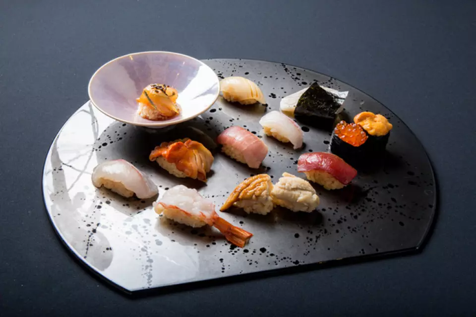 Fresh ingredients. Carefully selected rice. Each and every one is made with care. Our chefs prepare each and every sushi with the utmost care, using seasonal seafood sourced from all over the country. In addition to course meals, we also offer a full range of a la carte dishes. We also serve lunch on weekends and holidays. [Saturday, Sunday, and holidays] 11:30-14:00 (last orders 13:30)