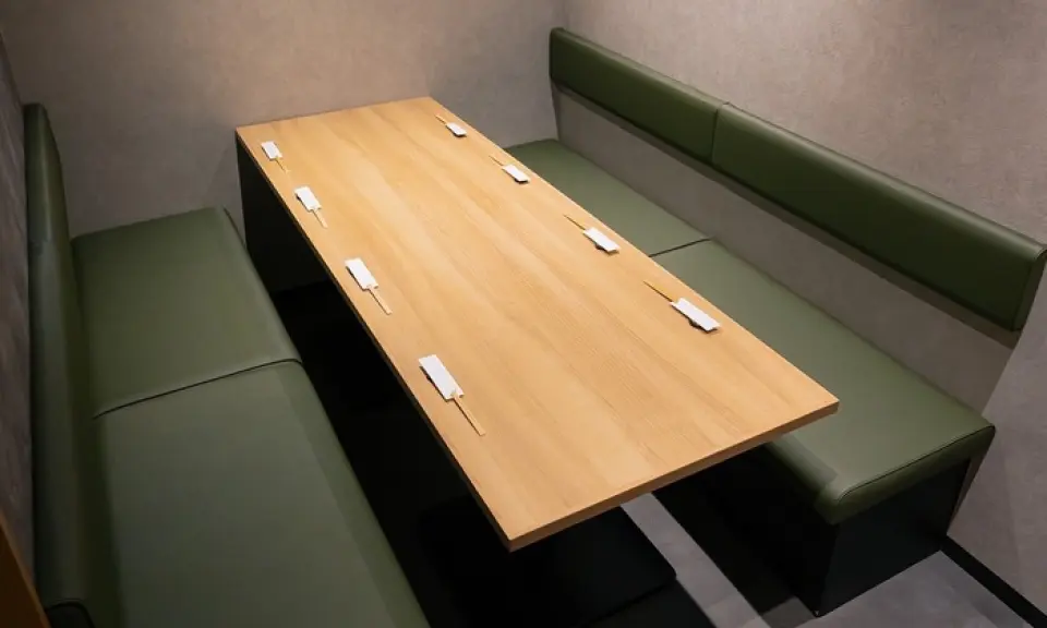 We have two spacious private rooms. Strollers can be accommodated, so families with children can also use our rooms. We are also waiting for reservations for various banquets.