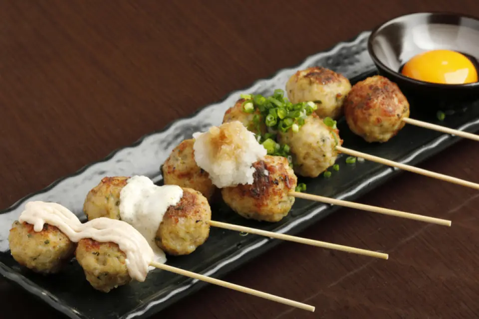 The appeal of Kokoya is the wide variety of yakitori they have! From the classics to the unusual, you'll find a skewer that you'll want to try right now in their varied lineup. The most popular item is their "tsukune" (chicken skewers). They use domestic chicken from Awaji and knead it by hand every day. Their "tsukune" is carefully baked with love and care, making it a must-try delicacy. Don't miss out on their "tsukimi tsukune" (chicken skewers)! Enjoy the meaty flavor of the tsukune mixed with the soft, runny fresh egg! It's impossible not to go wrong with beer.