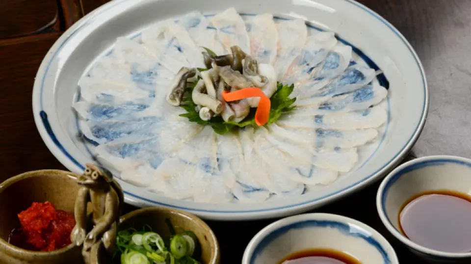 Our "thinly sliced conger eel" is made by carefully selecting live local conger eels of the perfect size for sashimi from a trusted fishmonger. The moderate amount of fat and sweetness goes well with our homemade daikon vinegar and ponzu sauce, and we also recommend pairing it with light-tasting Japanese sake. Our carefully selected courses use fresh ingredients from Hiroshima and the Setouchi region, and feature a variety of dishes that make the most of the quality of the ingredients. We can flexibly accommodate our customers' requests and budgets when it comes to course content.