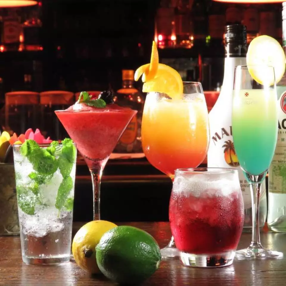The all-you-can-drink course with food and the all-you-can-drink course available on the day allow you to drink more than 100 types of cocktails. Take this opportunity to enjoy authentic cocktails at the bar!