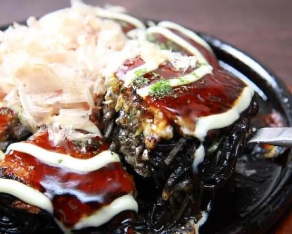 We offer a variety of okonomiyaki that changes with the ingredients in season! Our restaurant focuses on original okonomiyaki rather than standard menu items such as pork or squid. You can enjoy unique dishes such as squid ink okonomiyaki and horumon udon. Our winter-only "oyster okonomiyaki" is characterized by its rich flavor◎ We also have a variety of courses to choose from depending on the occasion and your budget! Come and spend a lively and fun time with your close friends♪