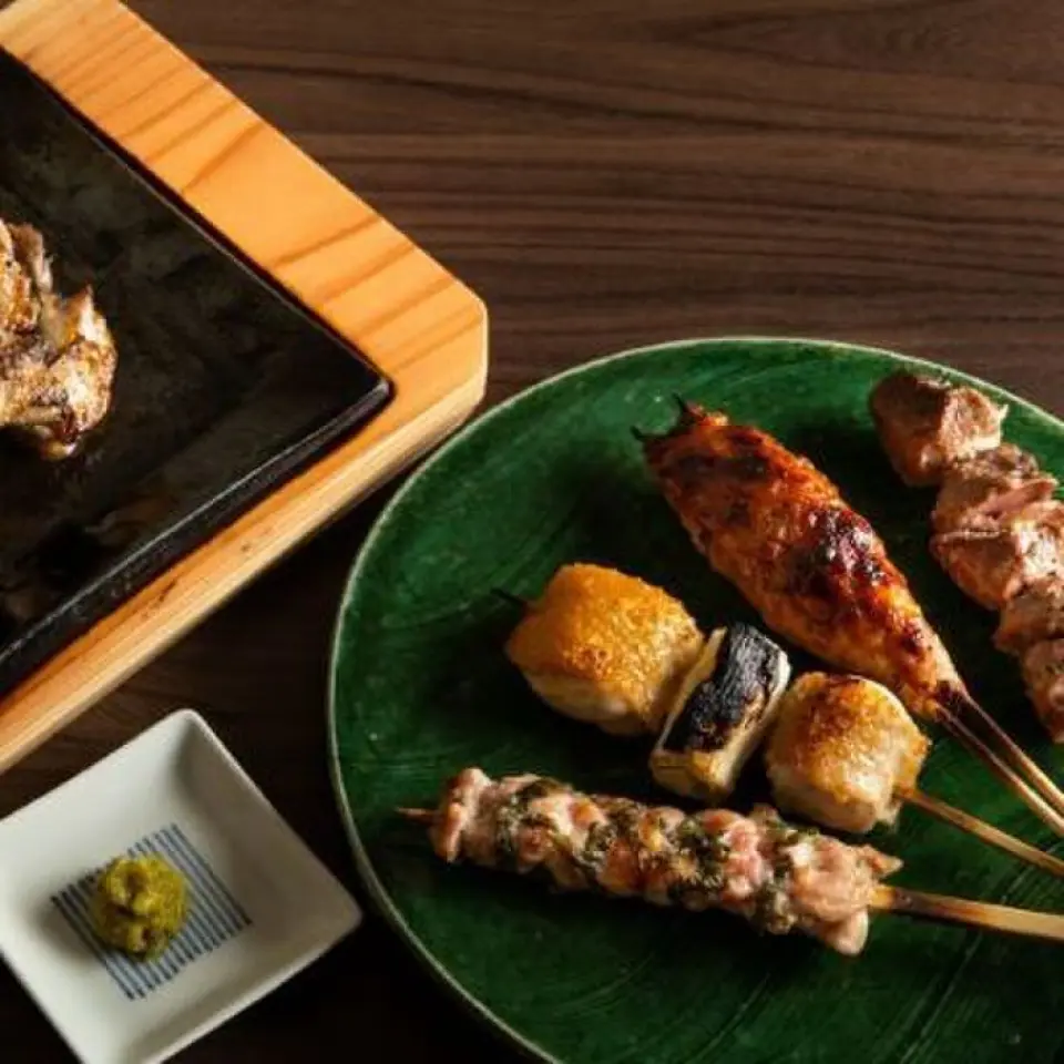 This Miyazaki local dish is grilled over charcoal fire to create a fragrant, plump and tender finish. You can also enjoy it with four types of yakitori prepared in-house. The five types make up one signature item.