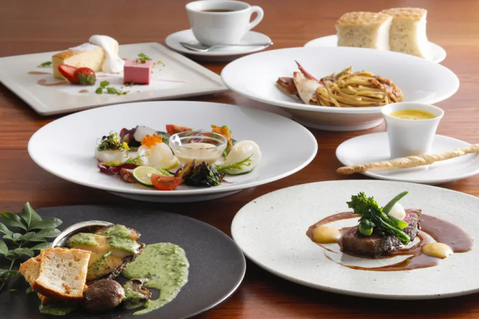 We serve local dishes from all over Italy using the abundant seasonal seafood caught in the sea off Naruto, and organic vegetables grown in our own garden. You can enjoy the "authentic local flavors" of both local ingredients and authentic Italian cuisine.