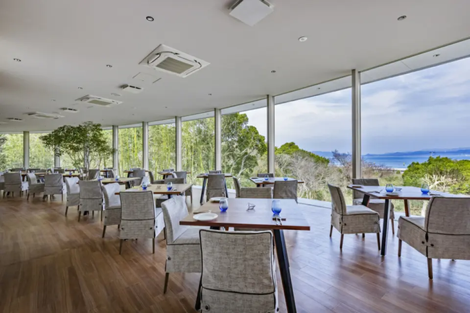 Located in a resort hotel near the Naruto Strait, the hotel is surrounded by nature and has sophisticated facilities, providing an extraordinary sense of luxury. The hotel is luxurious, yet also offers warm and friendly service. You can enjoy a special, relaxing time here.