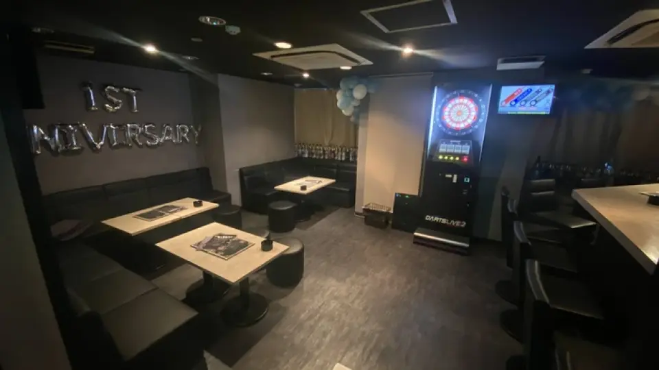 The stylish interior, decorated in black, is equipped with darts, karaoke and board games, making it the perfect space for a night of total fun. In addition to tables, we also have a counter where you can chat with the staff, and we can even accommodate private bookings with prior notice! It can be used for a wide range of occasions, from solo diners to dates, girls' nights, wedding after-parties and birthday events. We also hold events from time to time! Check out our Instagram for the latest information ◎