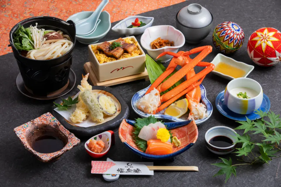 호텔 출신의 이타마에가 팔을 흔드는 저희 가게는 장어 요리 뿐만이 아니라, 아리아케해의 해산물을 사용한 다채로운 요리를 즐길 수 있습니다. 작은 화분과 일품 요리도 있고, 토속주와 함께 즐길 수 있습니다.사전 예약시, 요망이 있으면 어린이 점심의 준비도 가능. 등도 부담없이 문의를 ◎