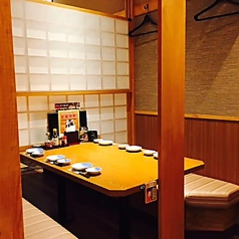 Small private rooms for 2 people and up can be used for a variety of purposes. They can be used for a variety of occasions, from girls' parties and group dates, to dates, banquets, drinking parties, birthdays and celebrations. Please drop in after work. Enjoy your own private space without worrying about the people around you. Please feel free to contact us for any other inquiries about the number of people you can use!